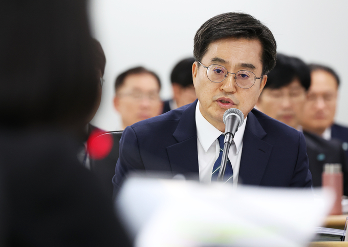 김동연 경기도지사가 17일 경기도청에서 열린 국회 행정안전위원회 경기도 국정감사에서 답변하고 있다. (사진=연합뉴스)