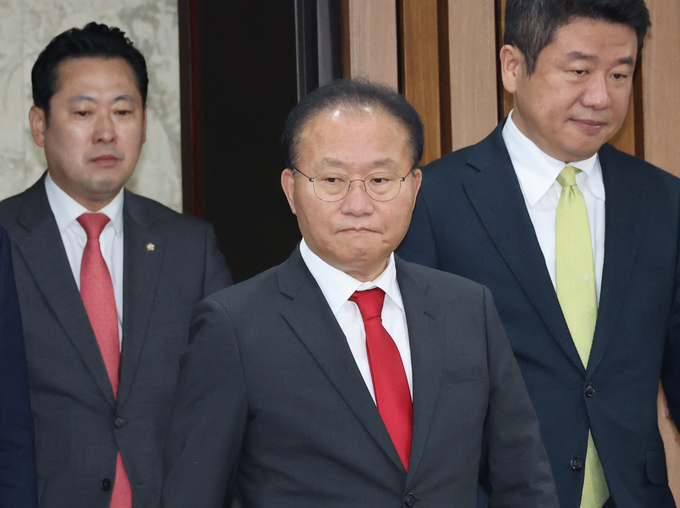 윤재옥 국민의힘 원내대표가 7일 국회에서 열린 원내대책회의에 참석하고 있다. (사진=연합뉴스)