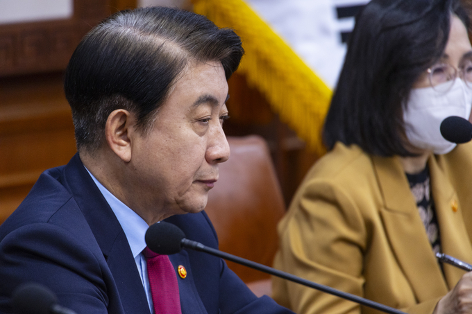 이동관 방송통신위원회 위원장은 지난 10일 서울 종로구 정부서울청사에서 열린 국무회의에 참석했다. (사진=연합뉴스)