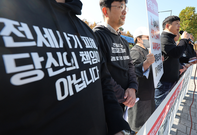 지난 14일 용산 대통령실 앞에서 전세사기·깡통전세 피해자 전국대책위 등이 정부의 대책마련을 촉구하고 있다. (사진=연합뉴스)