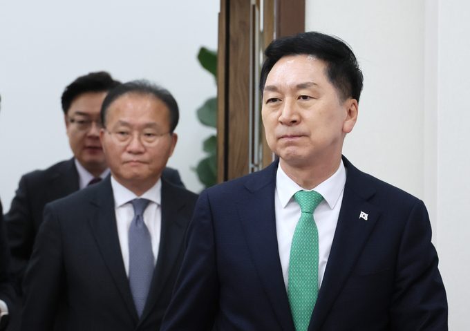 국민의힘 지도부가 20일 오후 국회에서 열린 최고위원회의에 참석하고 있다. (사진=연합뉴스)