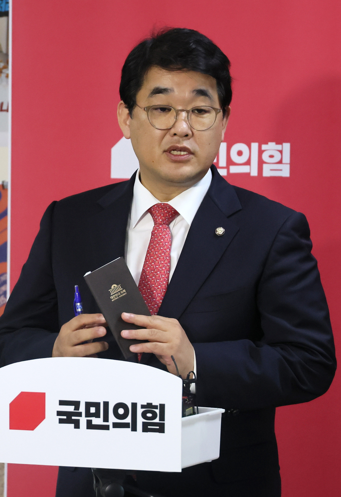 배준영 전략기획부총장이 22일 국회에서 기자들과 만나 총선기획단 3차 회의 결과를 발표하고 있다. (사진=연합뉴스)