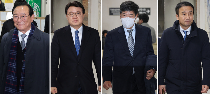 왼쪽부터 송철호 전 울산시장과 황운하 더불어민주당 의원, 백원우 전 청와대 민정비서관, 한병도 더불어민주당 의원이 29일 서울중앙지법에서 열린 선고공판에 출석하고 있다. (사진=연합뉴스)