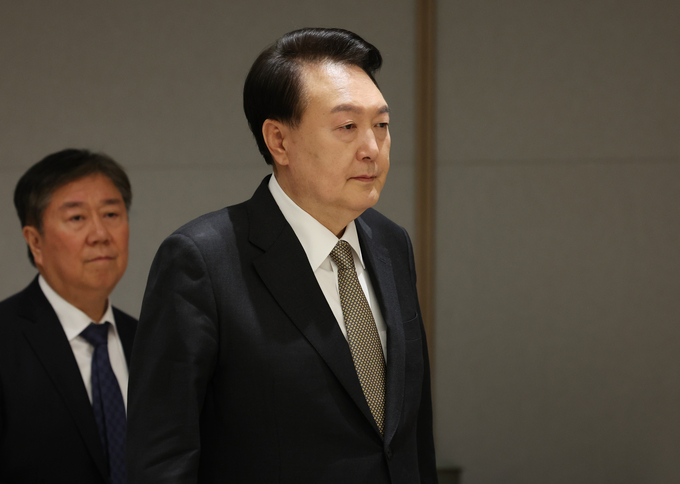 윤석열 대통령이 1일 서울 용산 대통령실 청사에서 열린 이종석 신임 헌법재판소장 임명장 수여식에 입장하고 있다. (사진=연합뉴스)