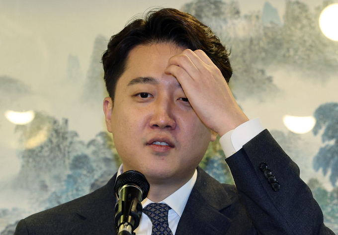 이준석 전 국민의힘 대표가 27일 오후 서울 노원구 한 식당에서 기자회견을 열고 국민의힘 탈당과 향후 정치 행보에 대해 밝히고 있다. (사진=연합뉴스)