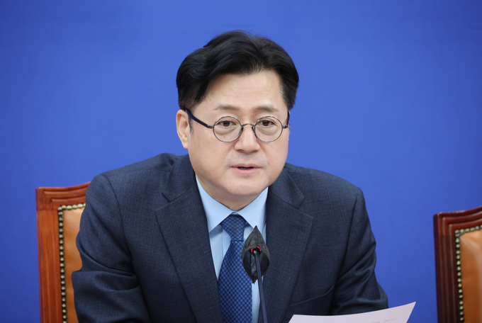홍익표 더불어민주당 원내대표가 4일 국회에서 열린 정책조정회의에서 윤석열 대통령에게 신원식 국방부 장관의 파면을 촉구했다. (사진=연합뉴스)