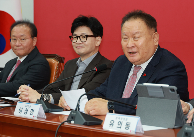 5선의 이상민 국회의원이 8일 국회에서 열린 국민의힘 비상대책위원회의에 참석해 입당 소감을 밝히고 있다. (사진=연합뉴스)