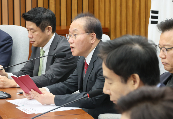 윤재옥 국민의힘 원내대표가 23일 국회에서 열린 원내대책회의에서 발언하고 있다. (사진=연합뉴스)