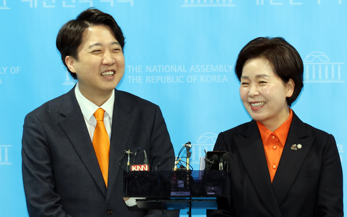 이준석 개혁신당 대표와 양향자 한국의희망 대표가 24일 국회 소통관에서 합당을 공식 선언했다. (사진=연합뉴스)