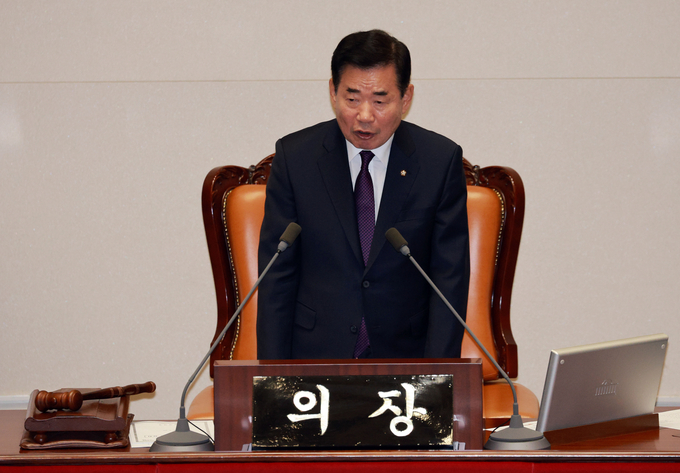 김진표 국회의장이 25일 국회 본회의장에서 강성희 진보당 의원의 강제 퇴장 사건에 대한 입장을 밝히고 있다. (사진=연합뉴스)