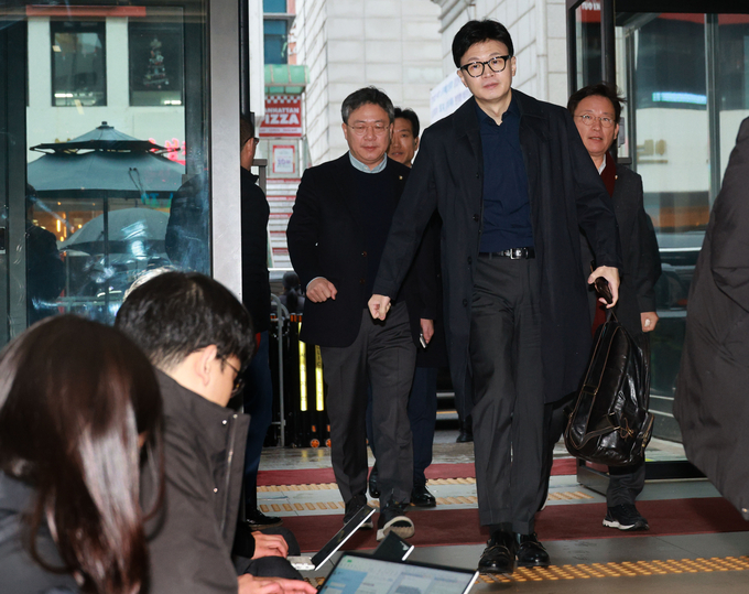 한동훈 국민의힘 비상대책위원장이 5일 국민의힘 여의도 중앙당사로 출근하고 있다. (사진=연합뉴스)