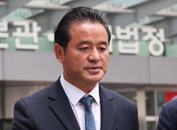 직선거법 위반 혐의로 기소된 임종성(민주·경기광주을) 의원이 8일 열린 상고심에서 징역형 집행유예가 확정돼 의원직을 잃었다. 사진은 지난해 11월 항소심 선고공판에 출석한 임 의원. (사진=연합뉴스)