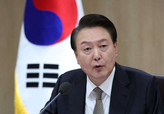 윤석열 대통령은 20일 용산 대통령실에서 국무회의를 주재하고 의료단체의 집단행동에 대해 “집단적 진료 거부를 해서는 절대 안 되는 것”이라고 말했다. (사진=연합뉴스)