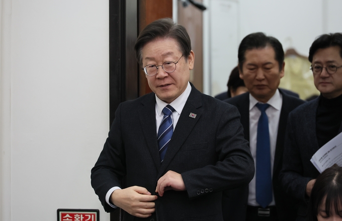 이재명 더불어민주당 대표가 4일 국회에서 열린 최고위원회의에 참석하고 있다. (사진=연합뉴스)