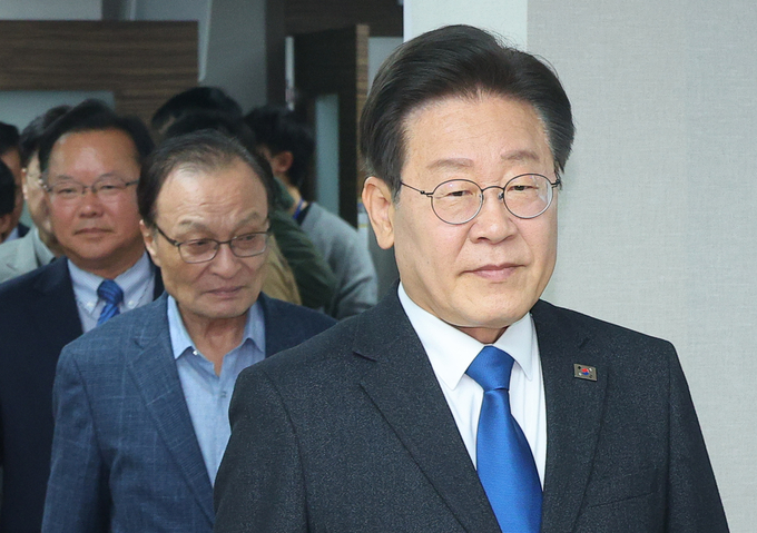 이재명 더불어민주당 대표가 11일 오전 서울 여의도 당사에서 열린 더불어민주당·더불어민주연합 제12차 합동 중앙선거대책위원회의 겸 선대위 해단식에 참석하고 있다. (사진=연합뉴스)