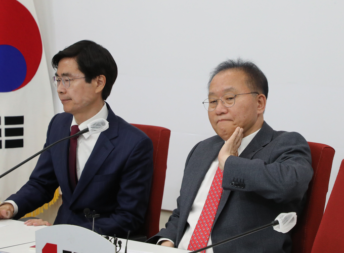 윤재옥 국민의힘 원내대표 겸 당대표 권한대행이 15일 국회에서 4선 이상 중진 당선인들과 간담회를 하고 있다. (사진=연합뉴스) 
