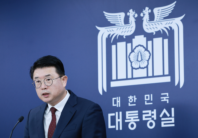 장상윤 대통령실 사회수석이 23일 서울 용산 대통령실 청사 오픈라운지에서 의대 증원 등 관련 현안 브리핑을 하고 있다. (사진=연합뉴스)