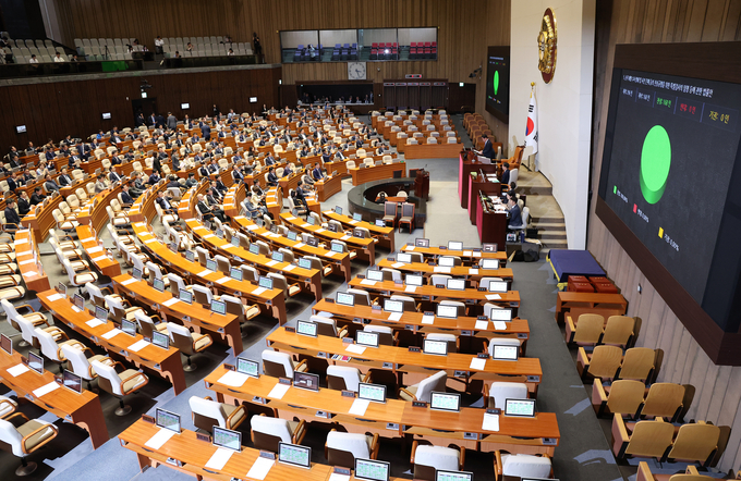  2일 국회에서 열린 본회의에서 해병대 채상병 사망사건 수사외압 의혹 특별검사법이 야당 단독으로 통과되고 있다. (사진=연합뉴스) 