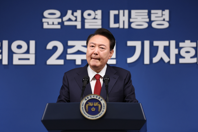 윤석열 대통령이 9일 오전 서울 용산 대통령실 청사 브리핑실에 취임 2주년을 맞아 기자회견을 하고 있다. (사진=연합뉴스)