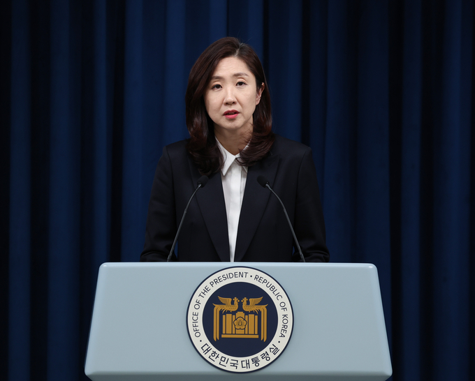 김수경 대통령실 홍보수석이 12일 용산 대통령실 브리핑룸에서 현안 관련 브리핑을 진행하고 있다. (사진=연합뉴스)