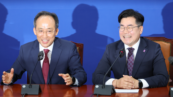추경호 국민의힘(왼쪽)·박찬대 더불어민주당 원내대표가 13일 국회에서 첫 상견례를 가졌다. (사진=연합뉴스)