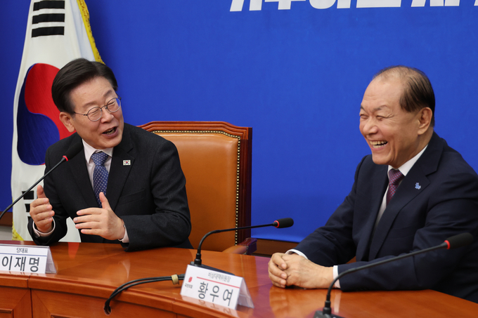 황우여 국민의힘 비상대책위원장이 20일 오후 국회에서 이재명 더불어민주당 대표를 예방해 대화하고 있다. (사진=연합뉴스)