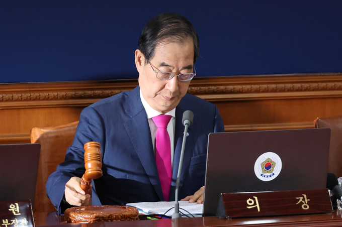 한덕수 국무총리가 21일 오전 정부서울청사에서 열린 국무회의에서 개회 선언을 하고 있다. (사진=연합뉴스)