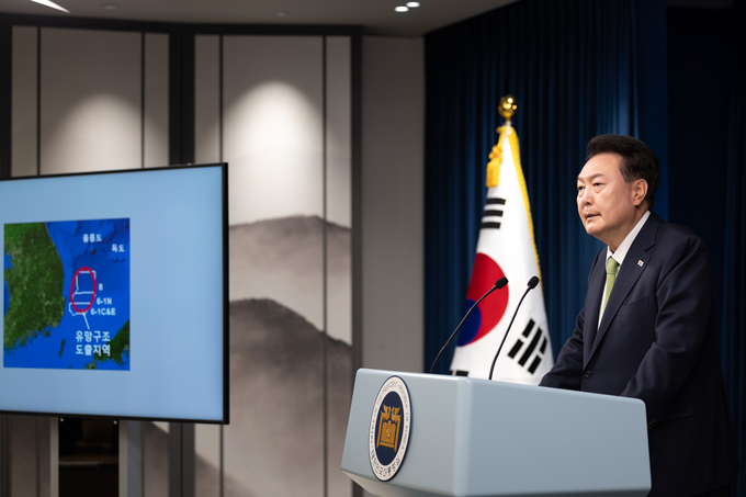 윤석열 대통령이 지난 3일 용산 대통령실 브리핑룸에서 동해 석유·가스 매장 관련 국정브리핑을 하고 있다. (사진=연합뉴스)