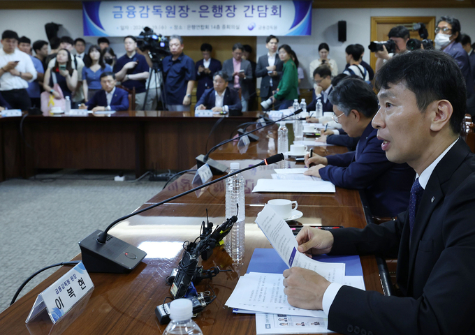 이복현 금감원장이 간담회에서 발언하고 있다. (사진=연합뉴스 제공)