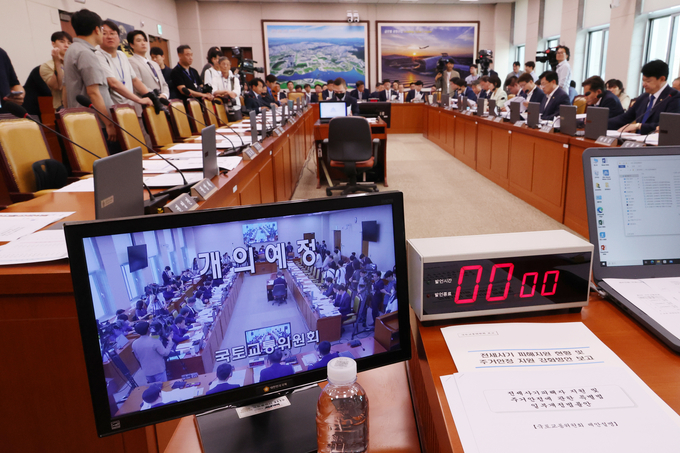 국회 국토교통위원회가 25일 전세사기 피해자 지원 대책 논의를 위한 입법청문회를 실시한 가운데 국민의힘이 의사 일정 진행에 반발하며 불참했다. (사진=연합뉴스)