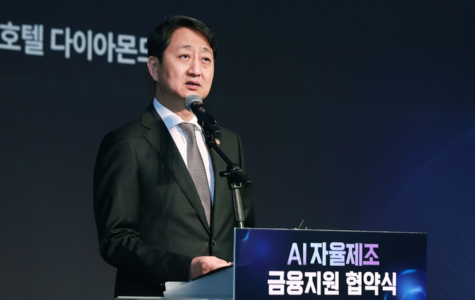 안덕근 산업통상자원부 장관이 인공지능(AI) 자율제조 선도 프로젝트 금융지원 협약 체결식에서 인사말을 하고 있다. (사진=산업통상자원부 제공)