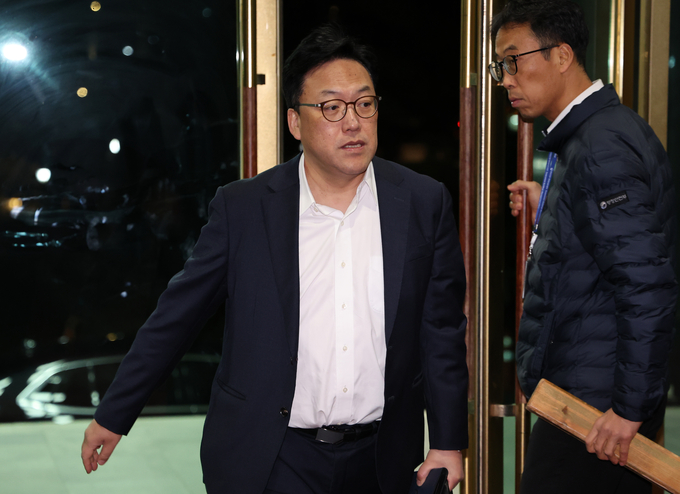 정부청사 들어서는 김병환 금융위원회 위원장 (사진=연합뉴스 제공)