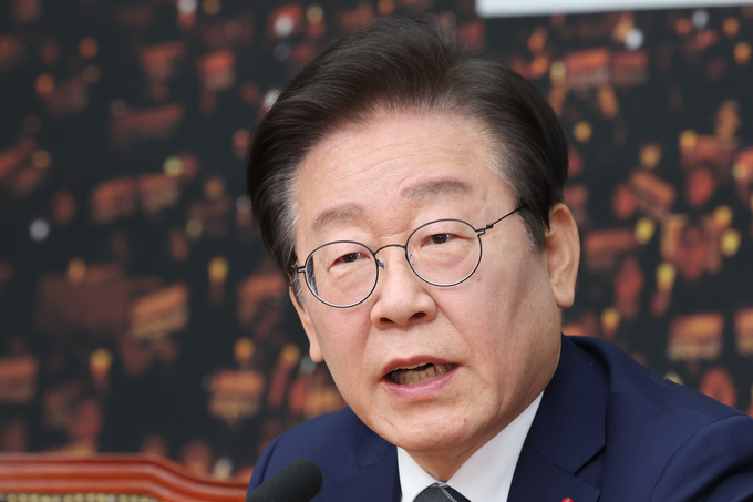 이재명 더불어민주당 대표는 7일 윤석열 대통령의 담화 이후 국회에서 내·외신 기자간담회를 열고 발언하고 있다. (사진=연합뉴스)