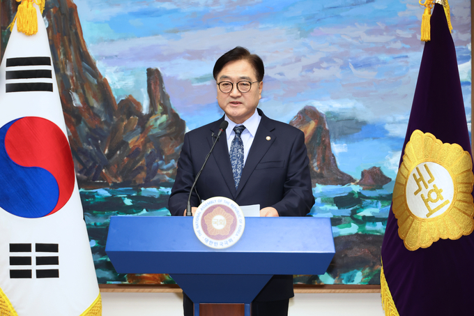 우원식 국회의장이 8일 국회에서 긴급 기자회견을 열고 발언하고 있다. (사진=연합뉴스)