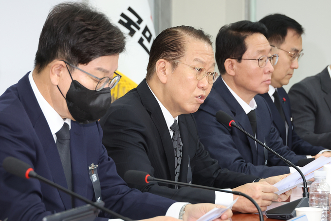 권영세 국민의힘 비상대책위원장이 2일 국회에서 첫 비상대책위원회의를 열고 모두발언을 하고 있다. (사진=연합뉴스)