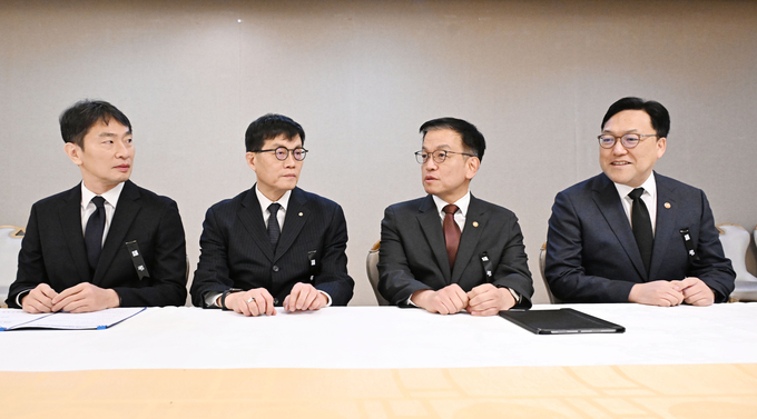 (왼쪽부터) 이복현 금융감독원장, 이창용 한국은행 총재, 최상목 대통령 권한대행 경제부총리 겸 기획재정부 장관, 김병환 금융위원장. (사진=연합뉴스 제공)