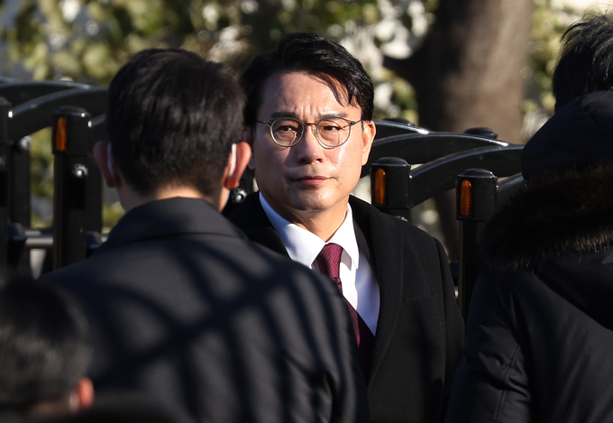 윤상현 국민의힘 의원이 3일 오전 서울 용산구 한남동 대통령 관저로 향하고 있다. 고위공직자범죄수사처는 이날 윤석열 대통령에 대한 체포영장 집행에 나섰다. (사진=연합뉴스)