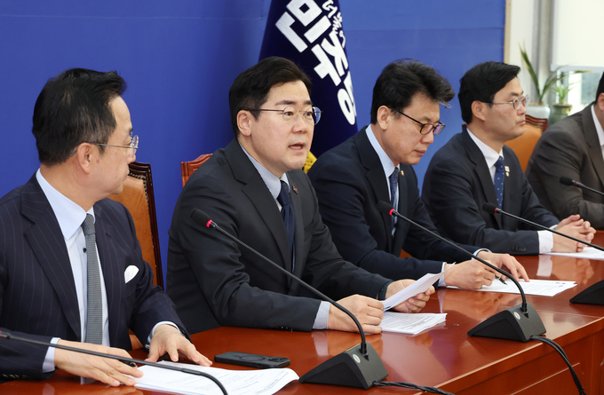 박찬대 더불어민주당 원내대표가 11일 국회에서 열린 원내대책회의에 참석해 발언하고 있다. (사진=연합뉴스)