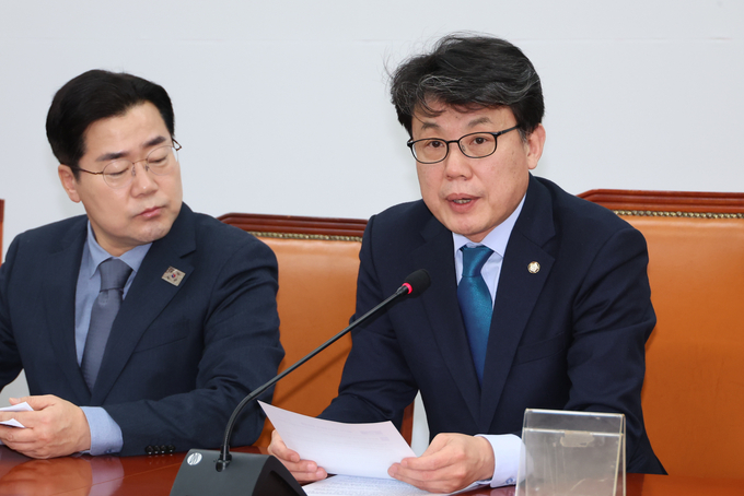 진성준 더불어민주당 정책위의장이 27일 국회에서 열린 정책조정위원회의에서 발언하고 있다. (사진=연합뉴스)