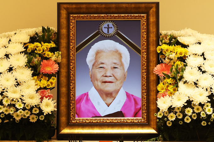 건강 악화로 별세한 일본군 ‘위안부’ 이옥선 할머니의 빈소가 12일 경기도 용인시 수지구 쉴낙원 경기장례식장에 마련돼 있다. (사진=연합뉴스)