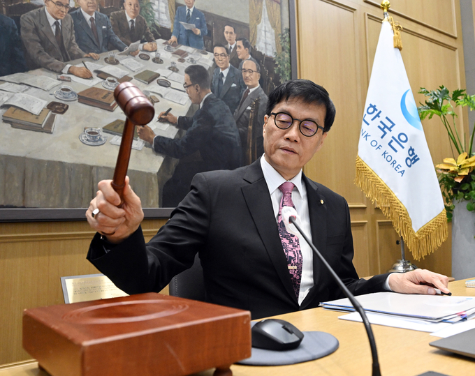 의사봉 두드리는 이창용 한은 총재 (사진=연합뉴스 제공)