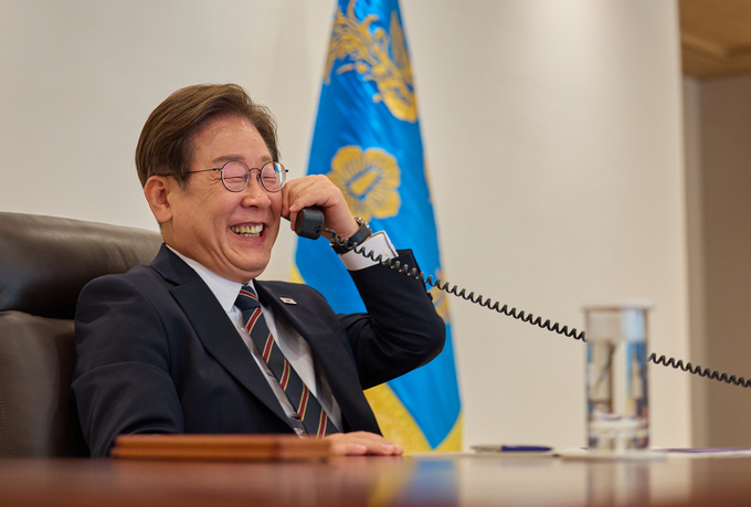 이재명 대통령이 9일 서울 용산 대통령실에서 이시바 시게루 일본 총리와 전화 통화를 하고 있다. (사진=연합뉴스)
