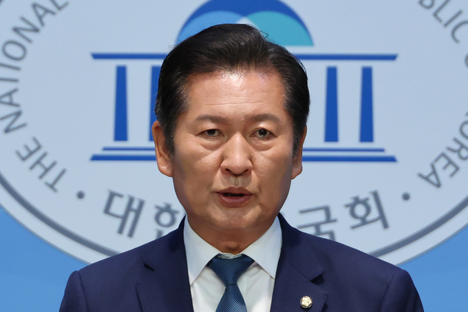 정청래 더불어민주당 의원이 15일 국회 소통관에서 더불어민주당 차기 당대표 출마 기자회견을 하고 있다. (사진=연합뉴스)