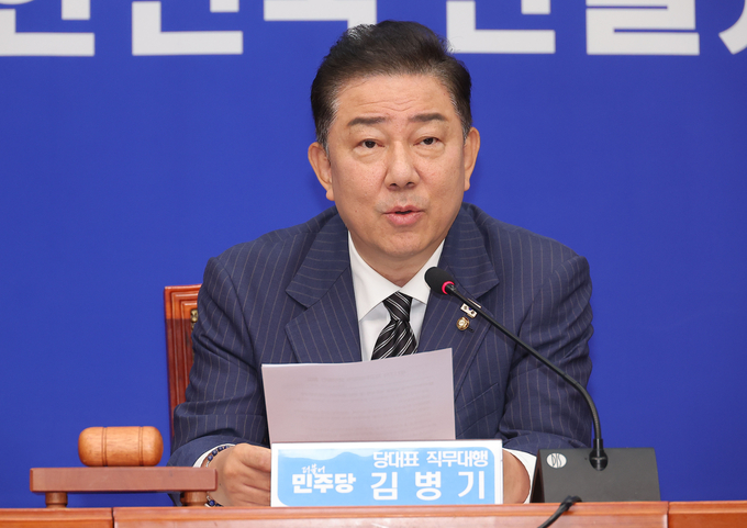 김병기 더불어민주당 당대표 직무대행 겸 원내대표가 16일 오전 국회에서 열린 최고위원회의에서 발언하고 있다. (사진=연합뉴스)