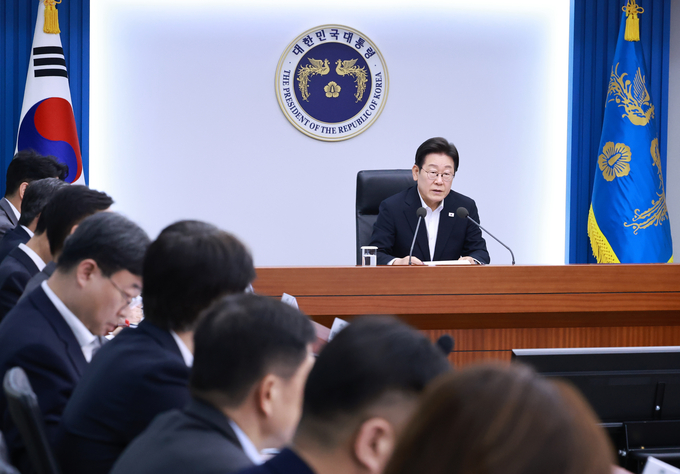 이재명 대통령이 17일 용산 대통령실에서 수석·보좌관 회의를 주재한 뒤 발언하고 있다. (사진=연합뉴스)