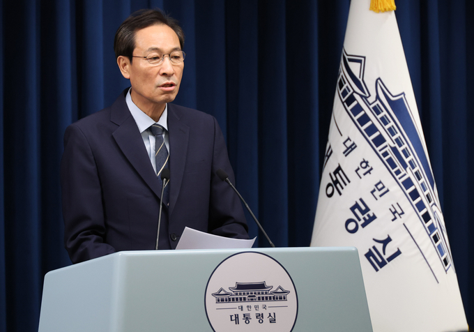 우상호 대통령실 정무수석이 28일 용산 대통령실에서 브리핑하고 있다. (사진=연합뉴스)
