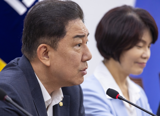 김병기 더불어민주당 원내대표가 7일 국회에서 열린 정책조정회의에서 발언하고 있다. (사진=연합뉴스)